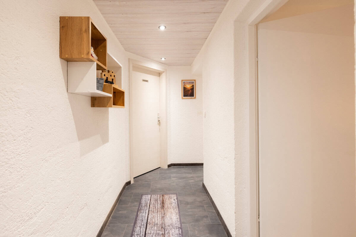 Gemütlicher Flur im Ferienhaus Karl mit modernen Dekoelementen und hellem Design.