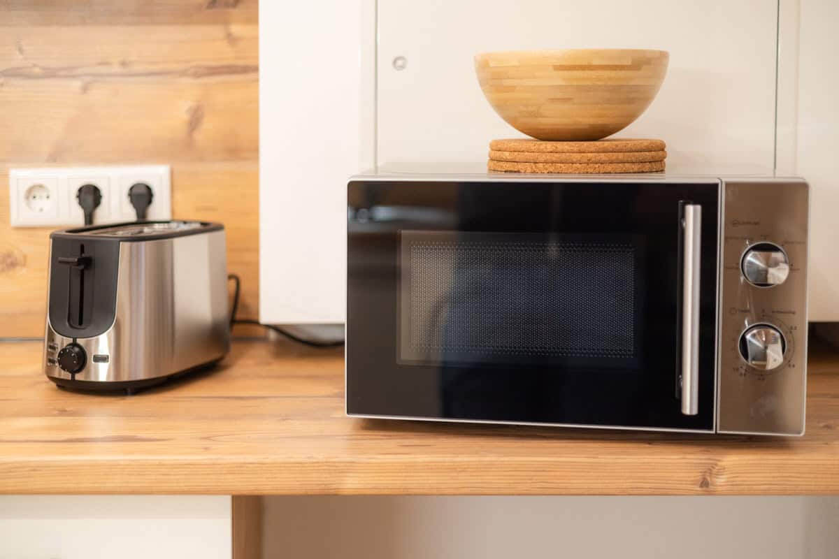 1. Mikrowelle und Toaster in Ferienhaus Karl, komfortale Küchenausstattung.